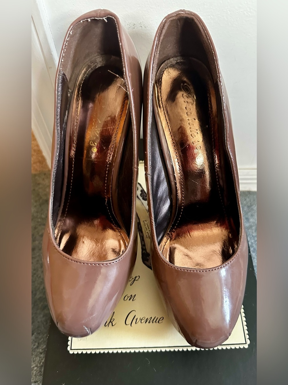Women's Classic Patent Pump in Taupe